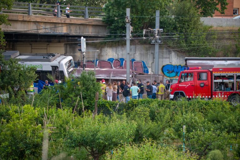 Dados de alta todos los heridos en el choque de trenes de Sant Boi (Barcelona)