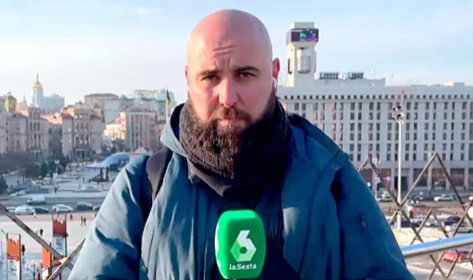 El abogado y la mujer del periodista Pablo González lamentan la falta de información