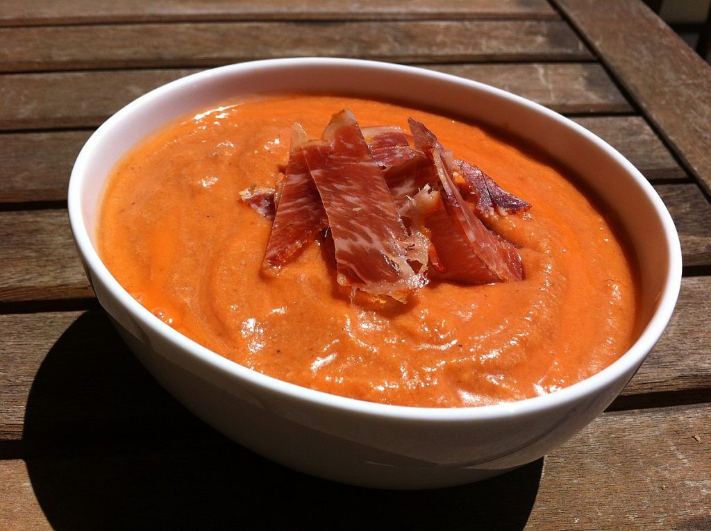 Salmorejo con aceite de oliva