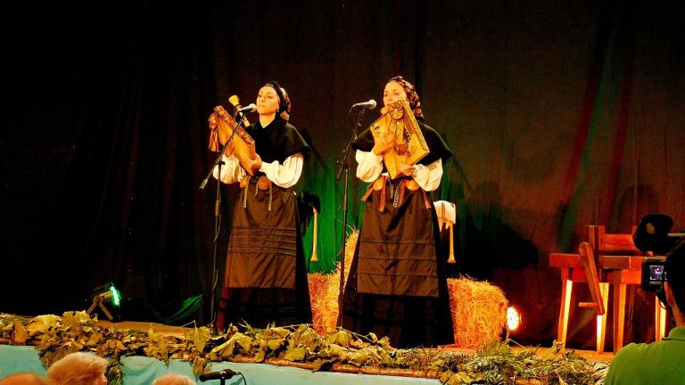 Chotis, jota o muñeira: ¿Cuál es el mejor baile regional de España?