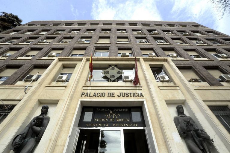 Arranca en Murcia el juicio contra una mujer acusada de asesinar a su recién nacida