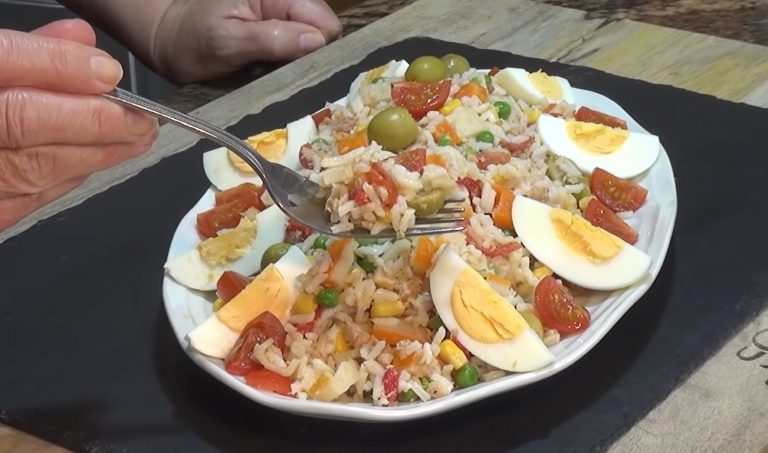 Con atún y tortilla: la ensalada de arroz más completa y sabrosa