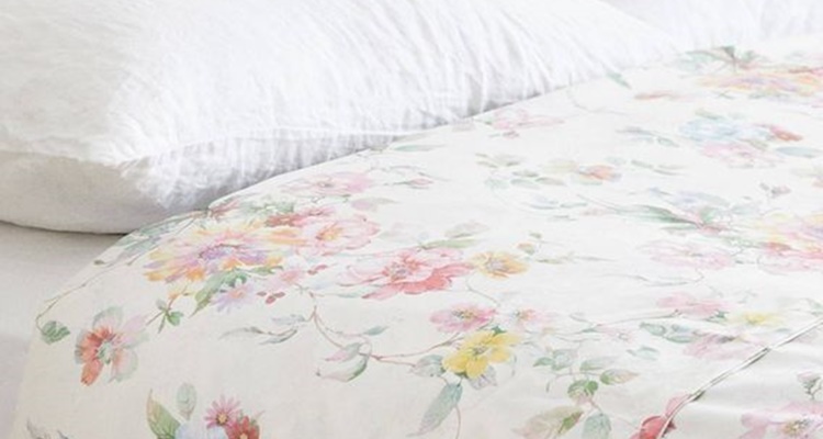 Funda flores cama verano