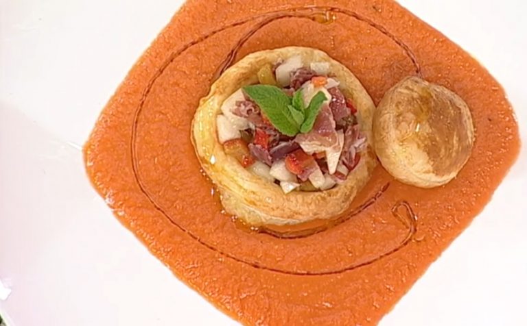 El gazpacho con pimientos asados que te gustará más que el tradicional