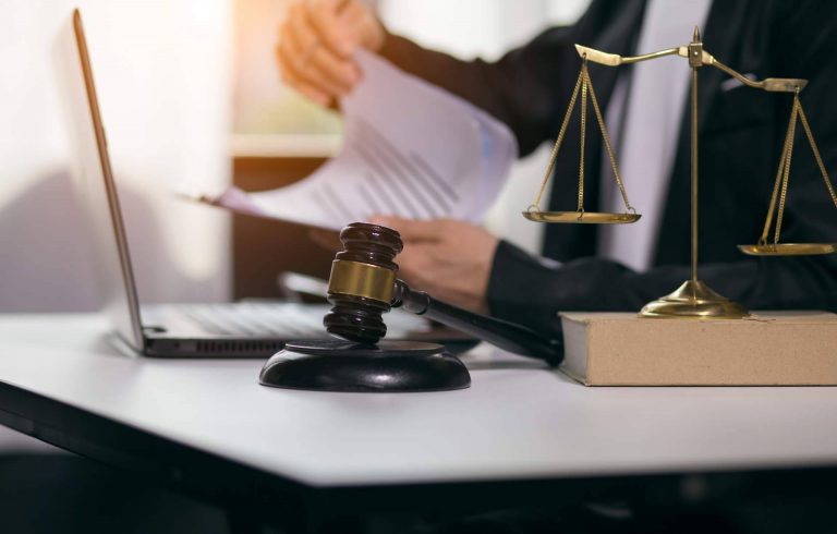 Los expertos en derecho en materia laboral, urbanismo y extranjería del despacho de abogados Romero