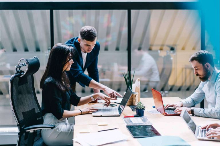 Sambito Digital, ayuda a crear una identidad de marca visual completa, basándose en los valores, objetivos y necesidades de cada marca