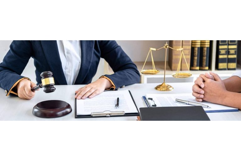 El Derecho y la Toga, una editorial jurídica con libros de derecho para facilitar el estudio