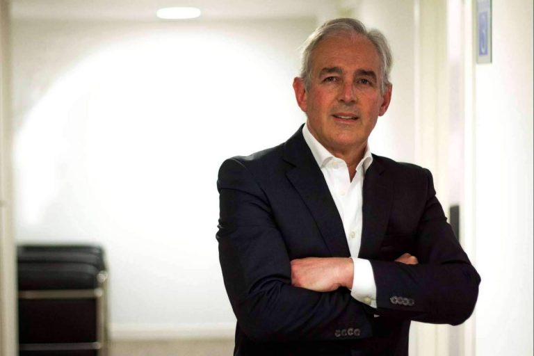 El Instituto Quirónsalud Oftalmológico Dexeus explica todo lo que se tiene que saber de la operación de párpados caídos