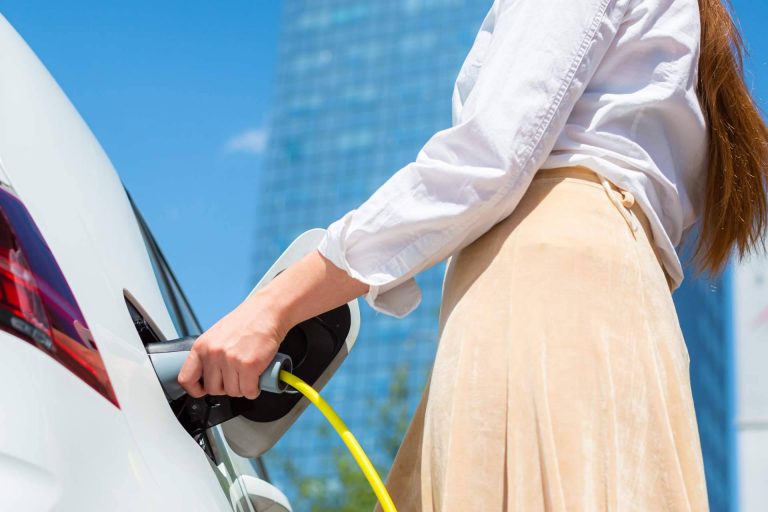 Movilidad sostenible solar en aparcamientos de la mano de SpotiCharge