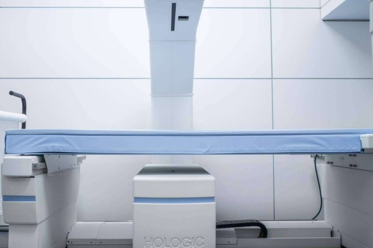 Densitometría ósea, la prueba que emplea la clínica MAGNETOSUR para la detección precoz de la osteoporosis