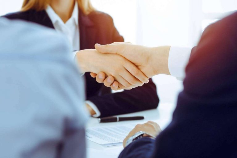 La importancia de contar con un buen abogado en una fusión o adquisición empresarial, por Igualada Belchí Abogados
