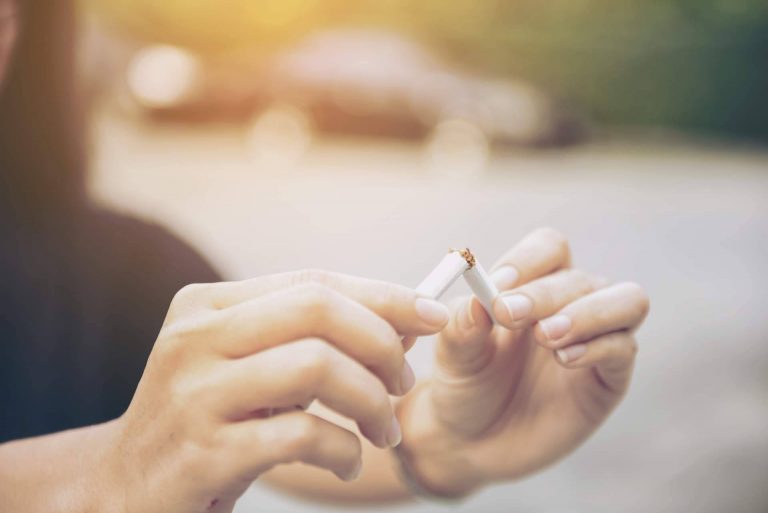 'Libre de tabaco', un libro para dejar de fumar