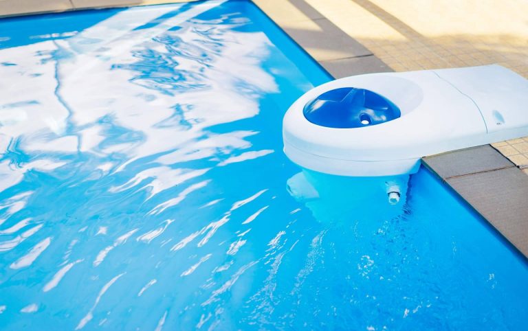 Para mantener el agua, se puede encontrar un filtro de piscina y sistemas en Swimhome