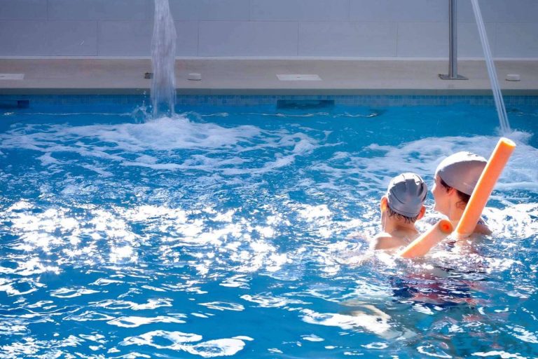 ALBA, un centro referencia en rehabilitación acuática en Sant Pere de Ribes