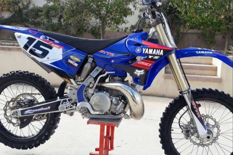 Adquirir vinilos para motos en ADHESIVOSEMBARRADOS