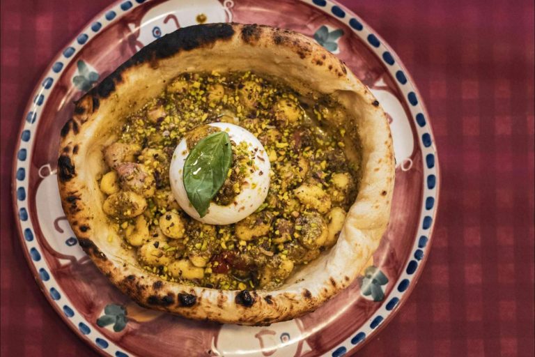 En Spaccanapoli se encuentra una de las mejores pizzas napolitanas de Barcelona