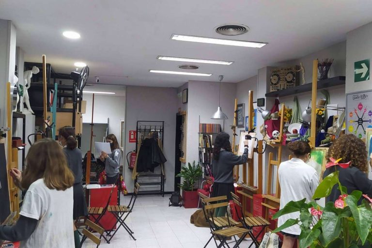 Estudio Ilógico, excelente docencia académica de la mano de artistas en activo con numerosas exposiciones, ferias y eventos