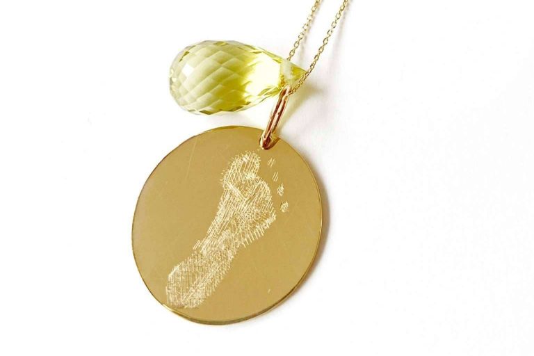 Las joyas personalizadas de Dejando Huella By Ana llevan la huella de una persona querida