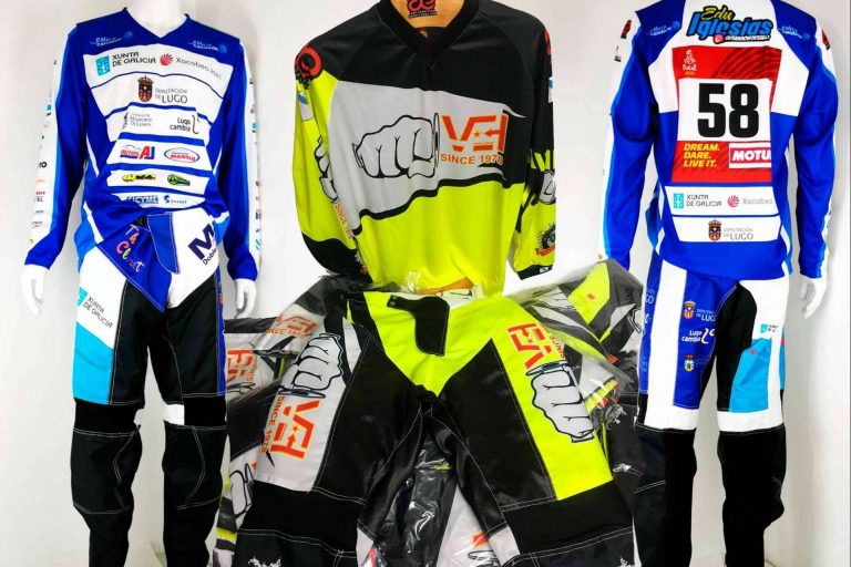 ADHESIVOSEMBARRADOS cuenta con ropa de motocross personalizada