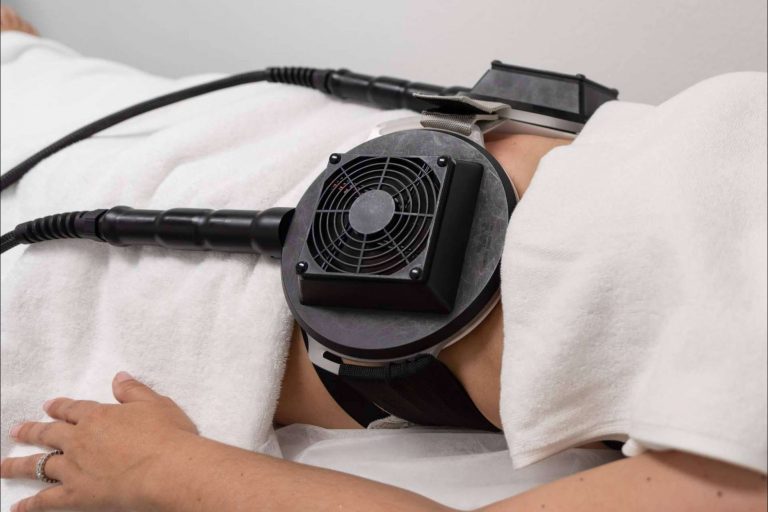 ¿Cómo reducir la grasa localizada? Tratamientos combinados de estimulación electromagnética y criolipólisis