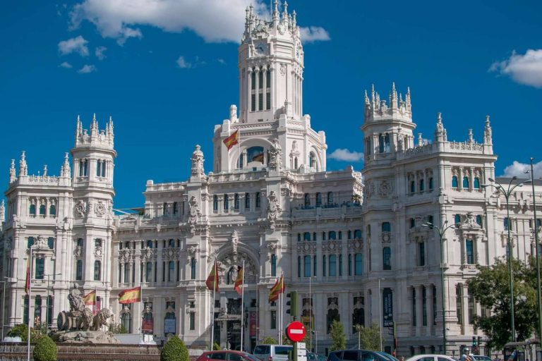 BancoDatos posee un listado y base de datos de Ayuntamientos y Administradores de Fincas en España