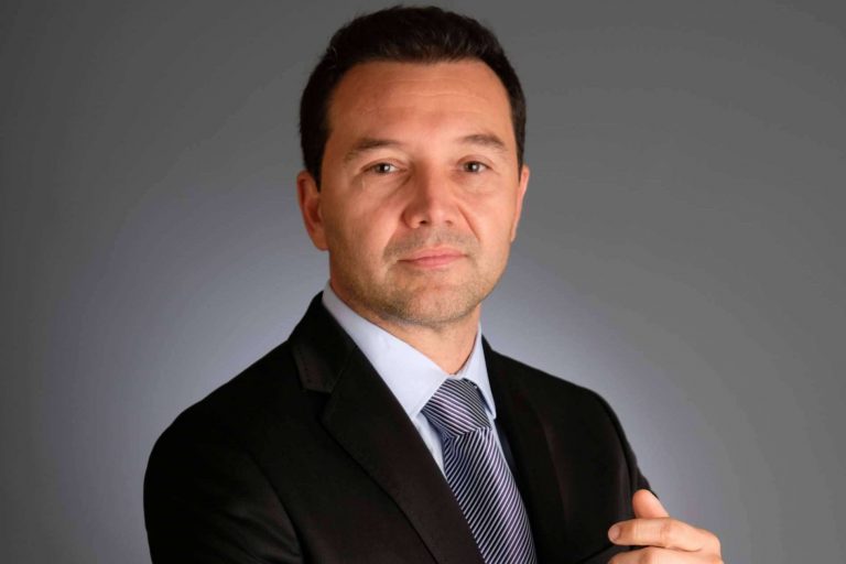 Dr. Llistosella, uno de los profesionales referentes en estética dental