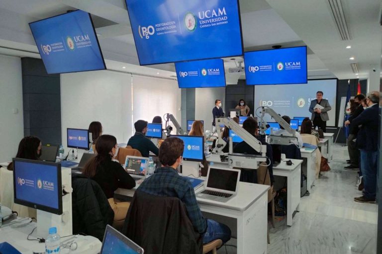 Formación en Implantología de Postgrado en Odontología