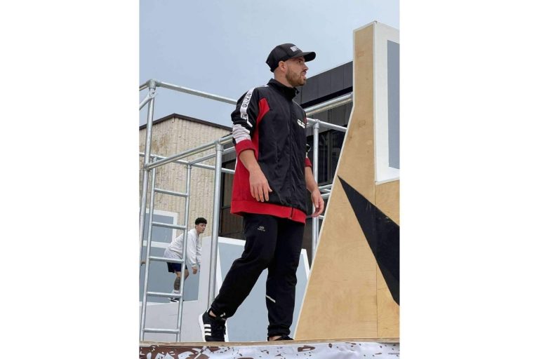 El atleta de la Federación Española de Gimnasia en la disciplina de parkour que representará a España en el próximo mundial de la FIG en Montpellier, Aarón Vivar Hernández