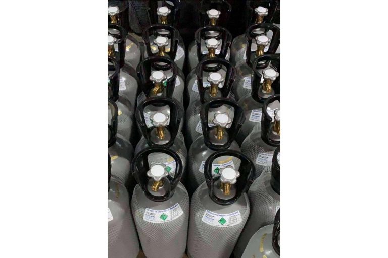 RADICANSA dispone de una amplia variedad de botellas de dióxido de carbono alimentario para preservar refrescos y cervezas