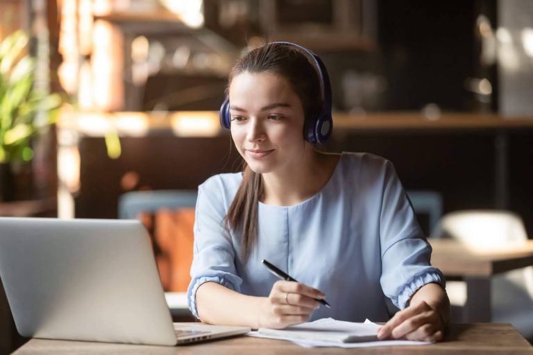 La academia de formación Learn Hot English ayuda a las compañías a adaptarse en el mercado actualizado actual
