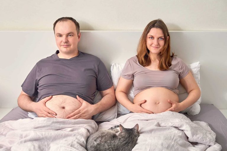 Síndrome de Couvade: Qué es, síntomas y cómo afecta a los hombres