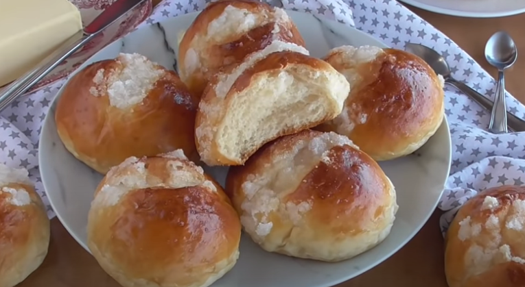 Suizos: cómo hacerlos para desayunar dulce