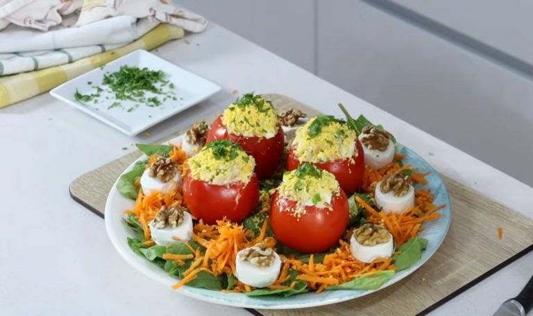 Estos tomates rellenos son el mejor plato para un día de calor