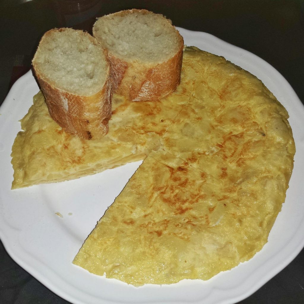 Tortilla de patatas: cuándo echar la sal para que esté más sabrosa