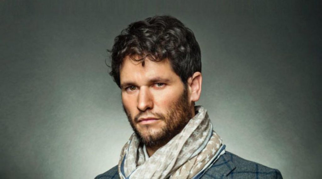 El actor de Hospital Central que ha dejado la tele para vender pisos 89 Hospital Central fue su mayor éxito