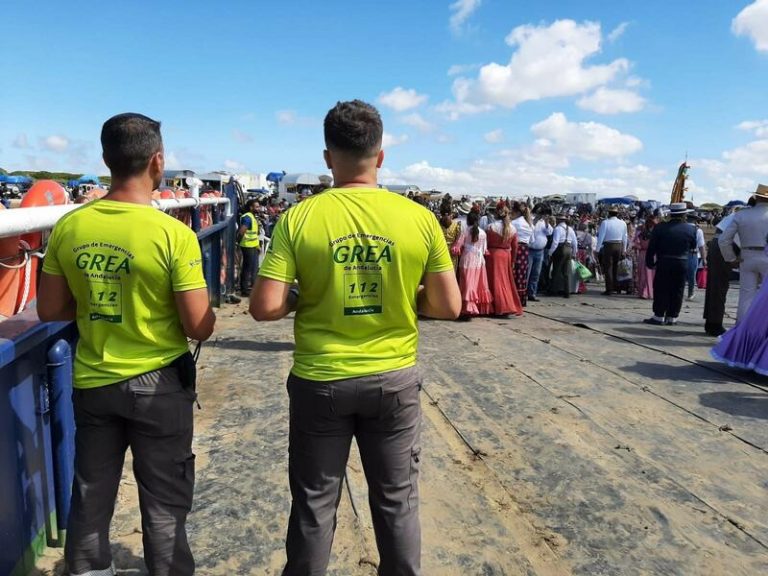 Más de 70 incidencias en El Rocío, entre ellas un atropello y varios vuelcos de carretas