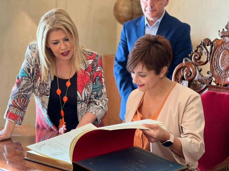 Isabel Rodríguez recuerda a Podemos que los contratos de la OTAN se aprobaron en el Consejo de Ministros con ellos delante