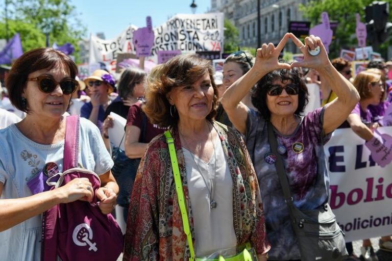 El PSOE consigue aprobar la ley para abolir la prostitución del PSOE con apoyo de Podemos y PP