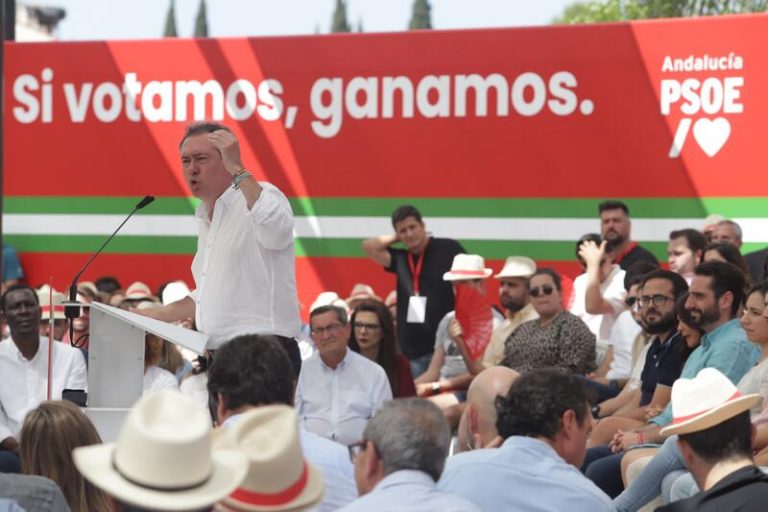 Espadas, arropado hoy por la mayoría de presidentes de CCAA del PSOE en un acto en Córdoba