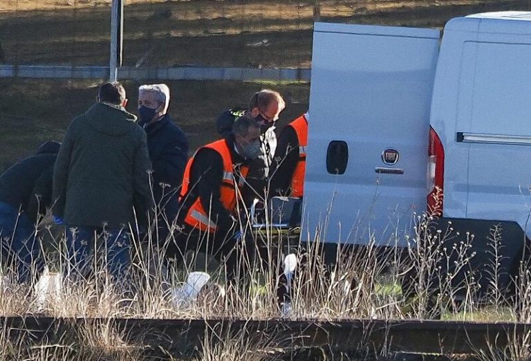 Hallan fibras compatibles con los calcetines de Esther López en la matrícula del coche de Óscar
