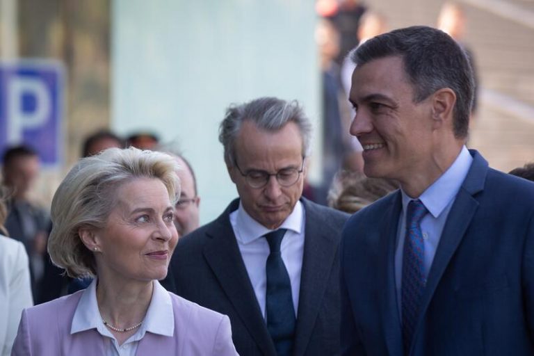 Von der Leyen y Sánchez se reunirán este miércoles en Bruselas para preparar la cumbre europea