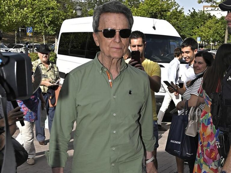 Ortega Cano hace piña con Gloria Camila tras la huida de Ana María Aldón a Cádiz