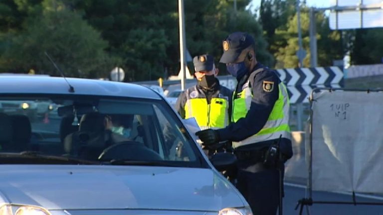 La gigantesca multa que te puede caer por enseñarle a conducir a tu hijo