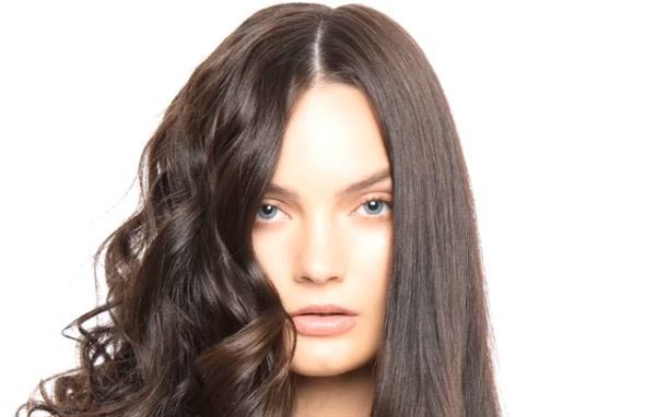 Así puedes alisarte el pelo de forma natural