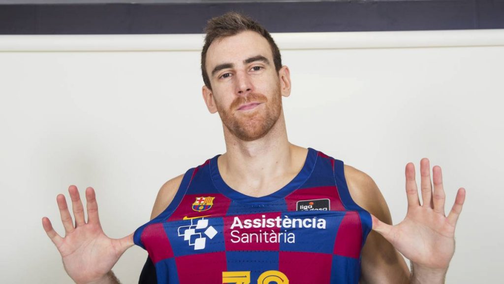 ¿Cómo debes poner los pies según el campeón mundial de baloncesto? 