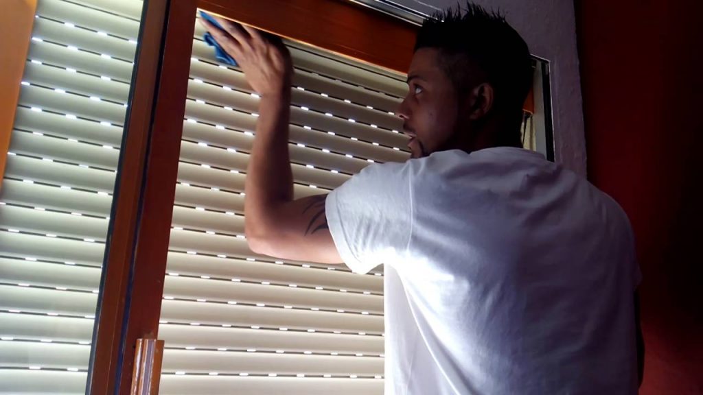 ¿Cada cuando tiempo se deben limpiar las persianas?