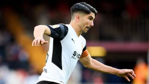 Dos canteranos rescatan al Atlético en Mestalla y hunden al Valencia