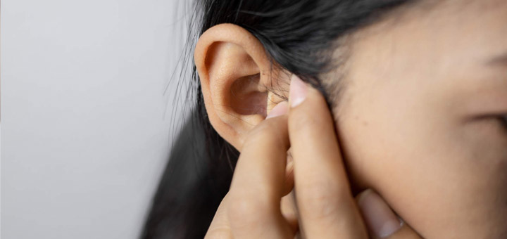El motivo por el que se te taponan los oídos