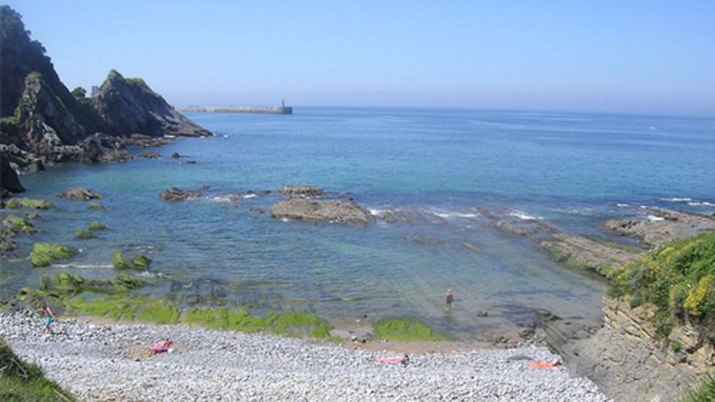 ¿Cómo se asignan estas banderas negras a las playas?