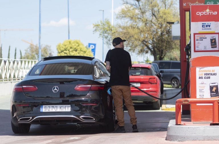 Esto es lo que puede pasarle a tu coche por echar gasolina ‘low cost’